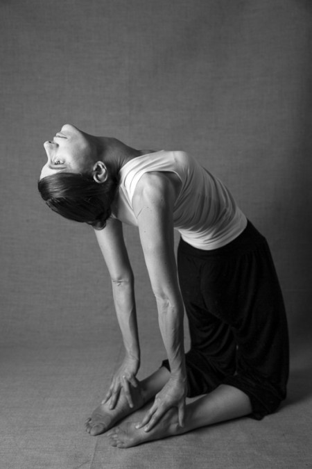 Cécile D. professeur yoga chaps photo JEAN-FRANÇOIS MERLE